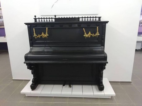 Легендарне піаніно Леонтовича відреставрують за грантові кошти